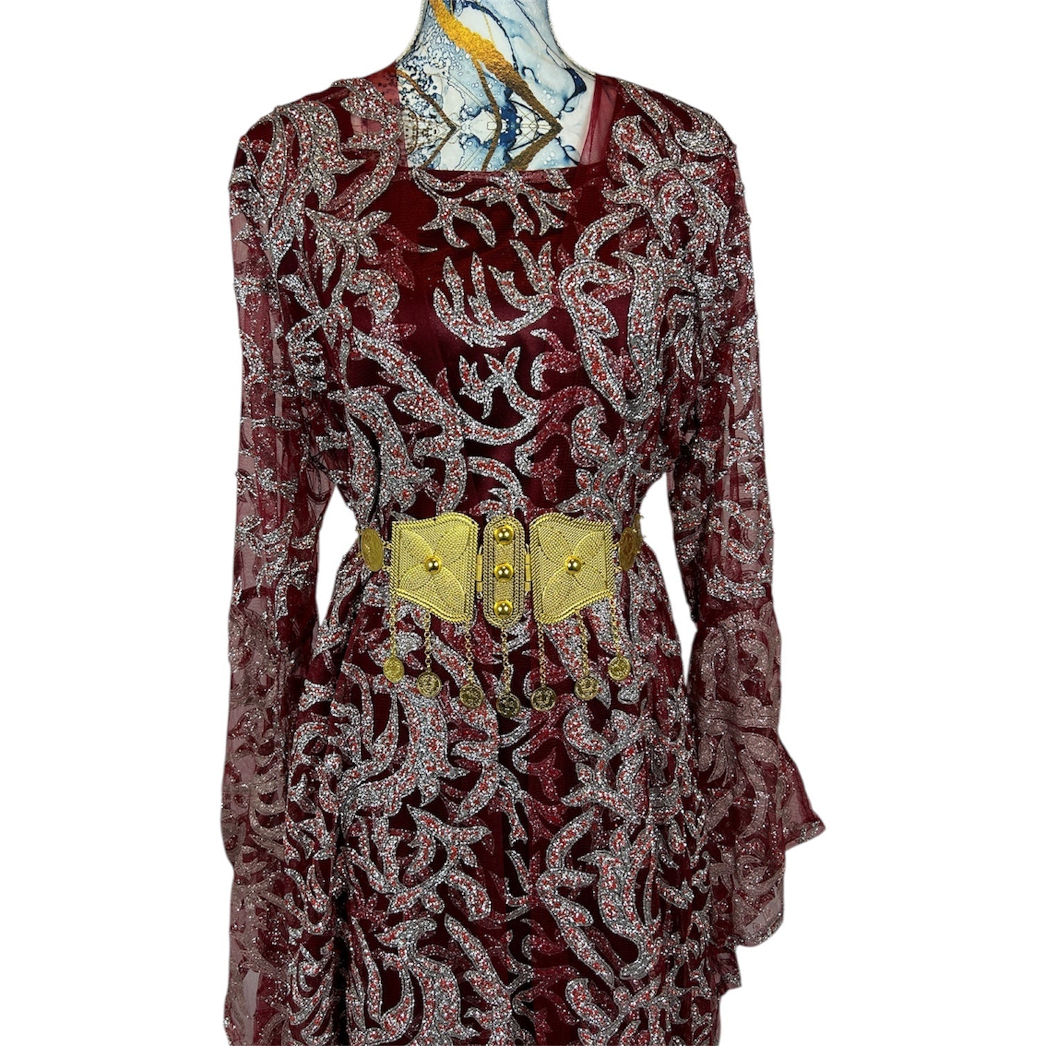 Kurdischer Luxus-Kaftan in Bordeaux-Rot – Handverziert mit Silberglitzer & Goldgürtel Kurdish Fanshop