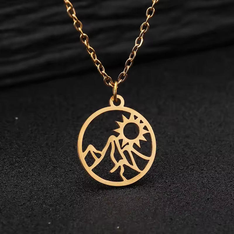 Minimalistischer Goldanhänger – Berge & Sonne Design Kurdish Fanshop