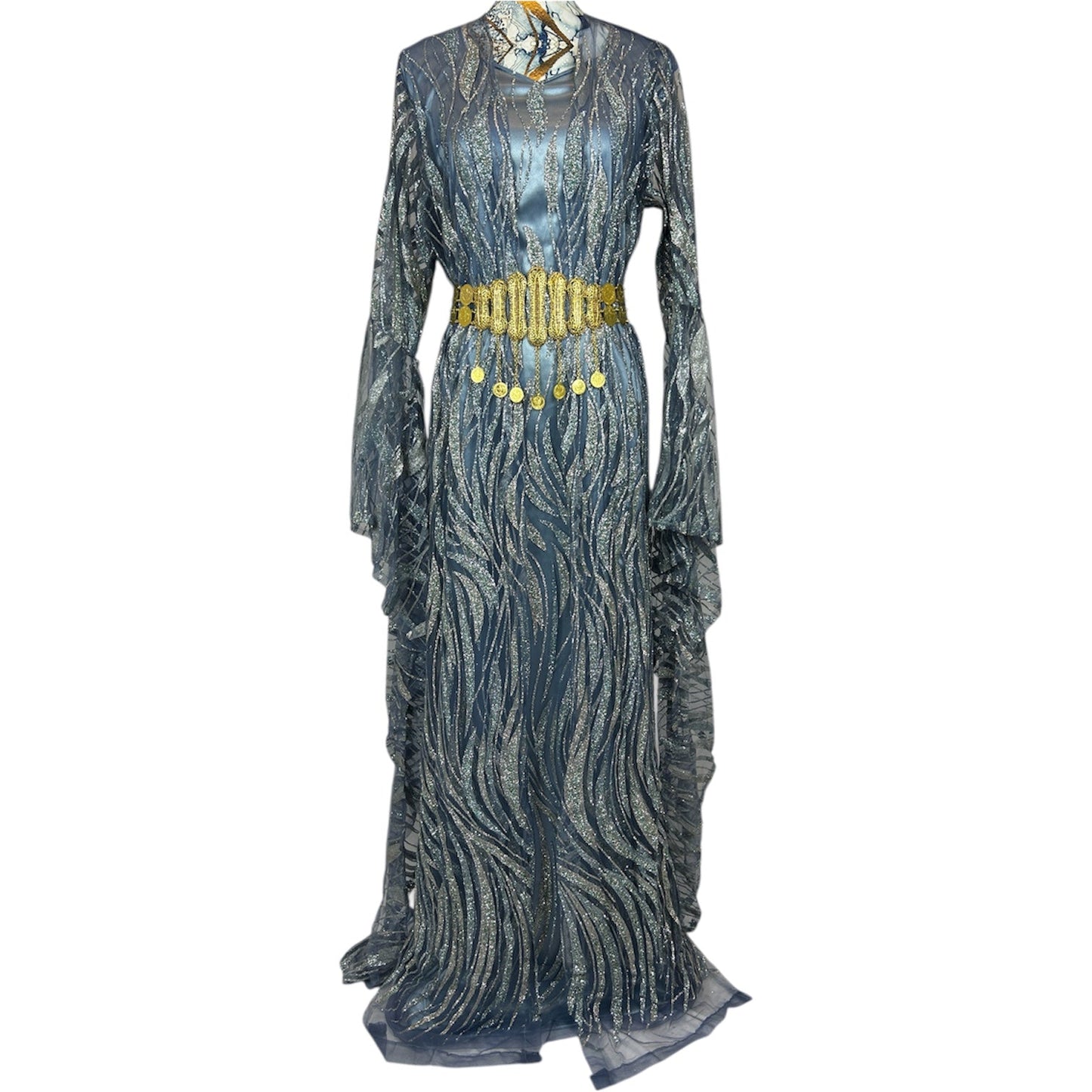 Kurdischer Luxus-Kaftan in Himmelblau – Handverziert & Mit Goldgürtel Kurdish Fanshop