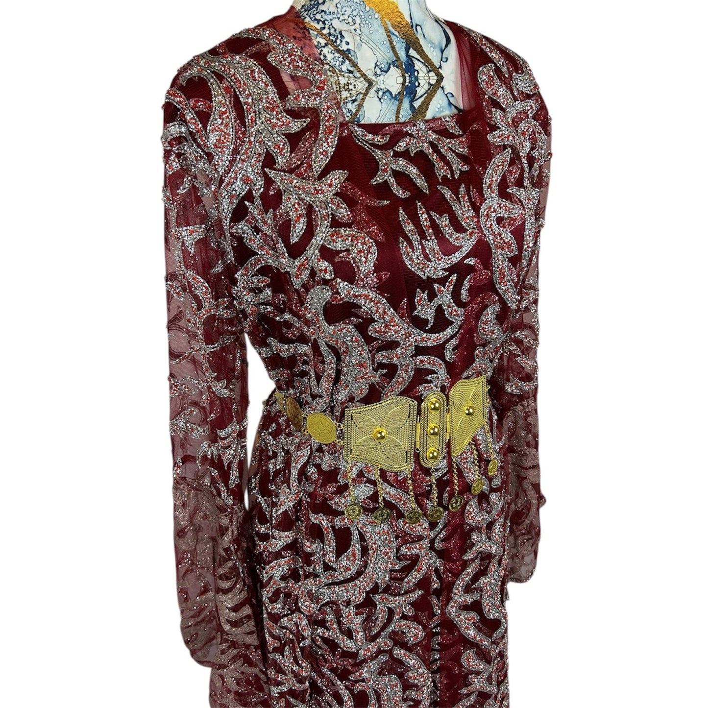 Kurdischer Luxus-Kaftan in Bordeaux-Rot – Handverziert mit Silberglitzer & Goldgürtel Kurdish Fanshop