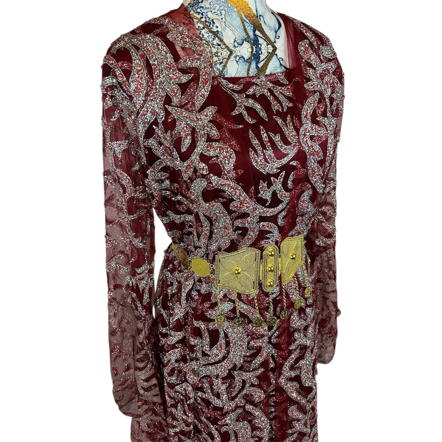 Kurdischer Luxus-Kaftan in Bordeaux-Rot – Handverziert mit Silberglitzer & Goldgürtel Kurdish Fanshop