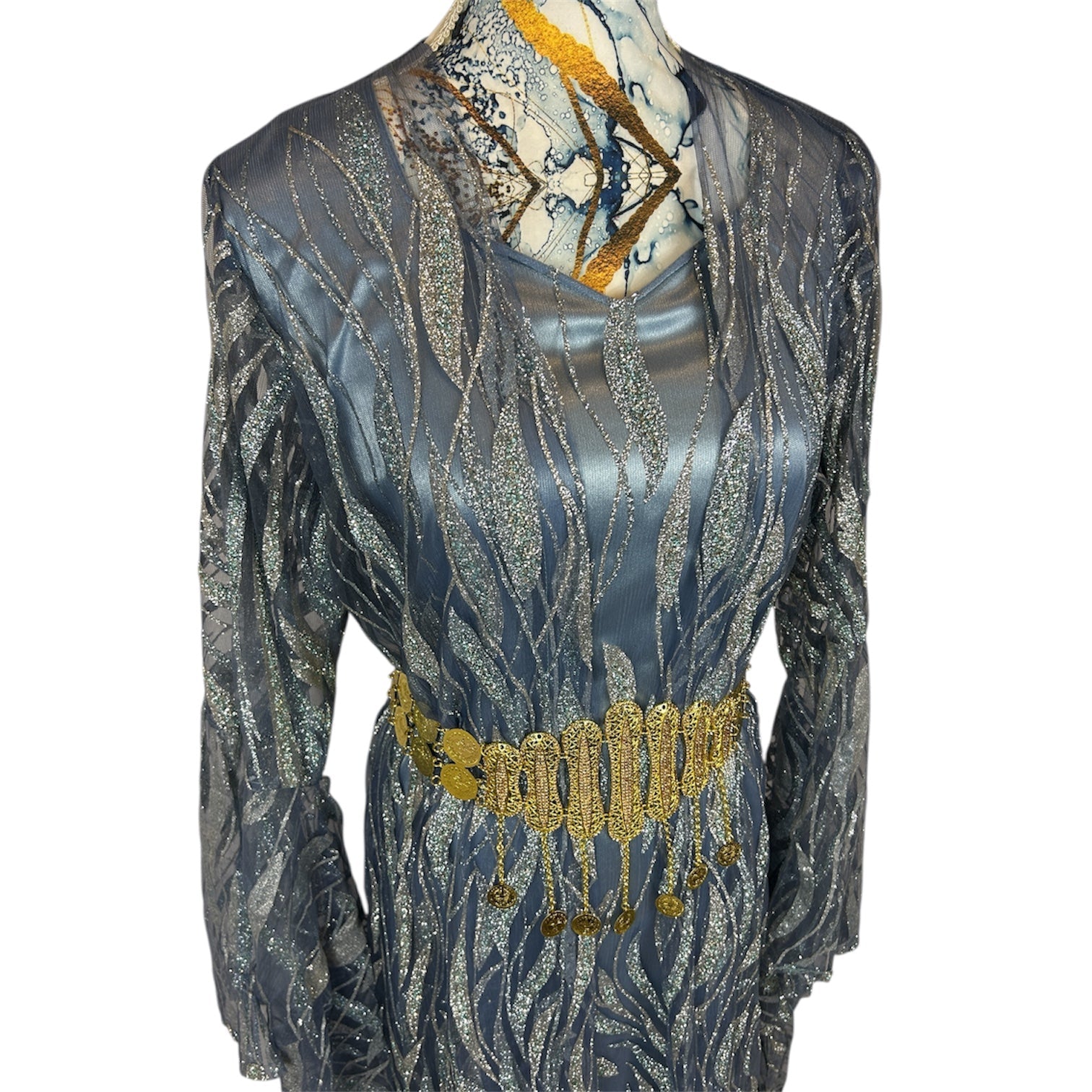 Kurdischer Luxus-Kaftan in Himmelblau – Handverziert & Mit Goldgürtel Kurdish Fanshop