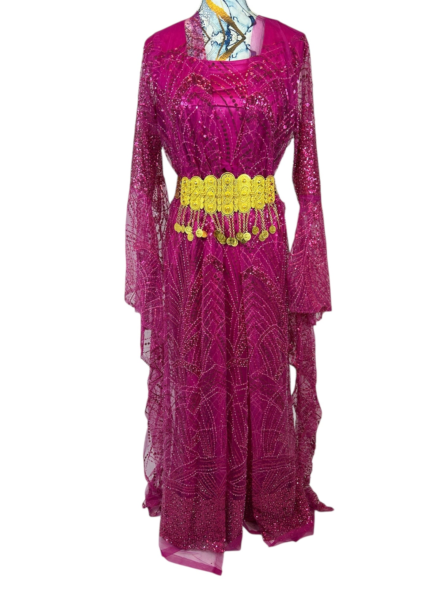 Kurdischer Luxus-Kaftan in Fuchsia – Handverziert & mit goldenem Zinar-Gürtel Kurdish Fanshop