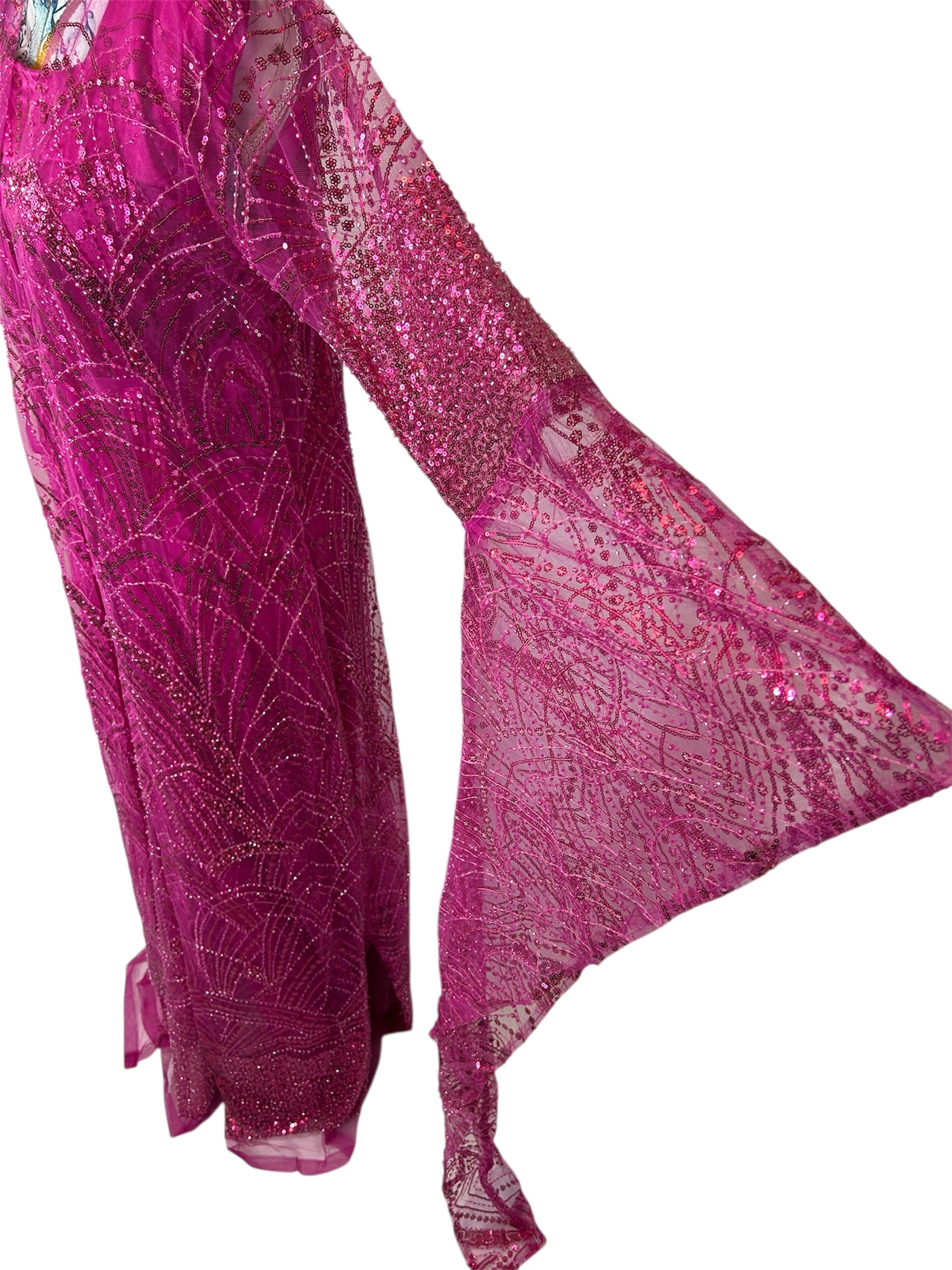 Kurdischer Luxus-Kaftan in Fuchsia – Handverziert & mit goldenem Zinar-Gürtel Kurdish Fanshop