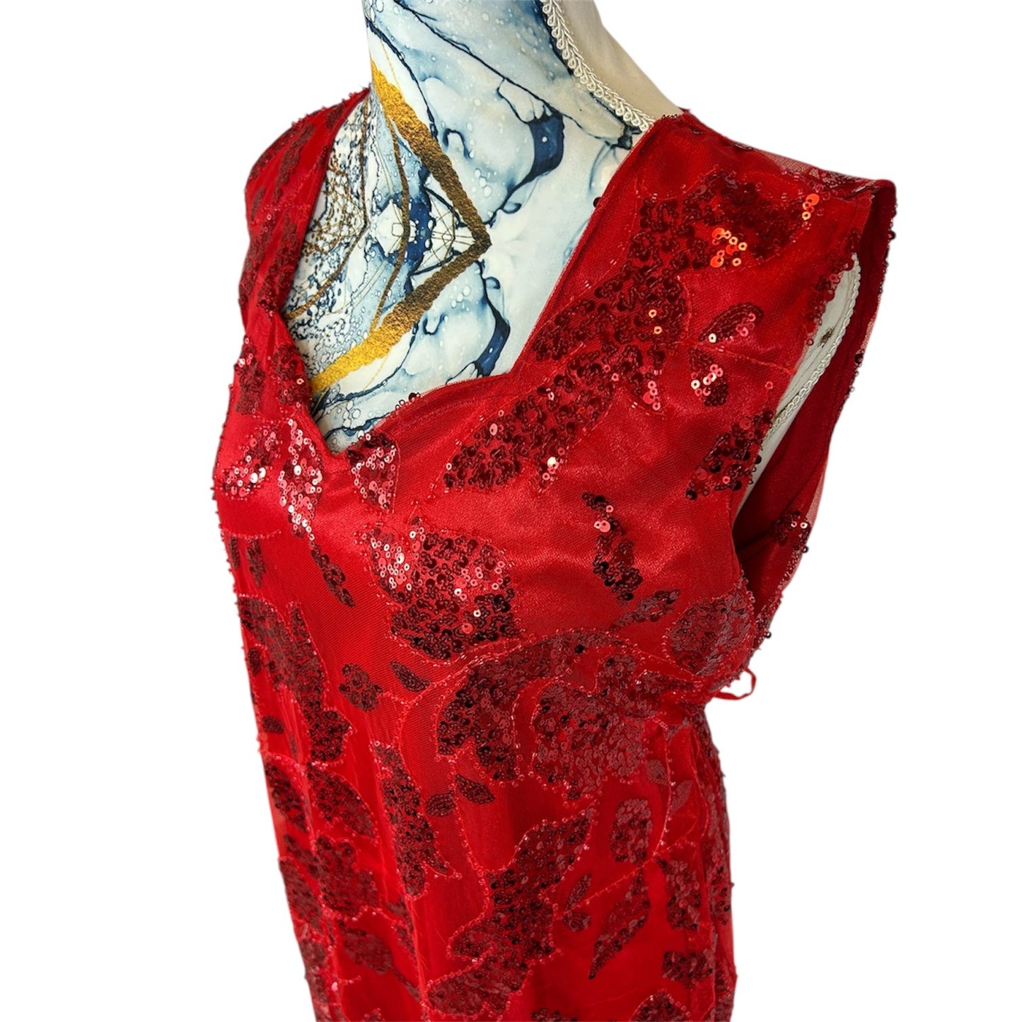 Kurdischer Luxus-Kaftan in Rubinrot – Handverziert & mit goldenem Zinar-Gürtel Kurdish Fanshop