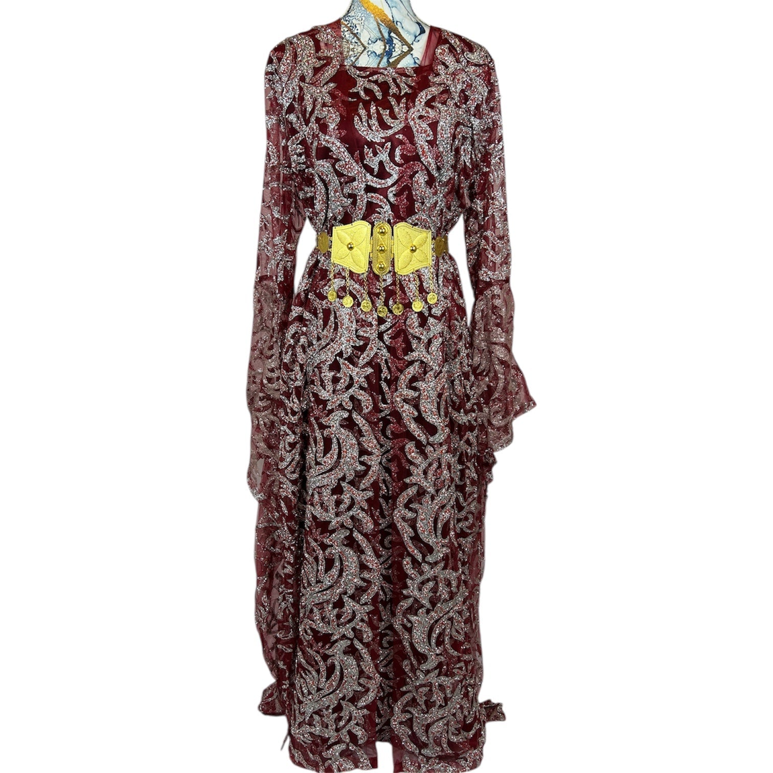 Kurdischer Luxus-Kaftan in Bordeaux-Rot – Handverziert mit Silberglitzer & Goldgürtel Kurdish Fanshop