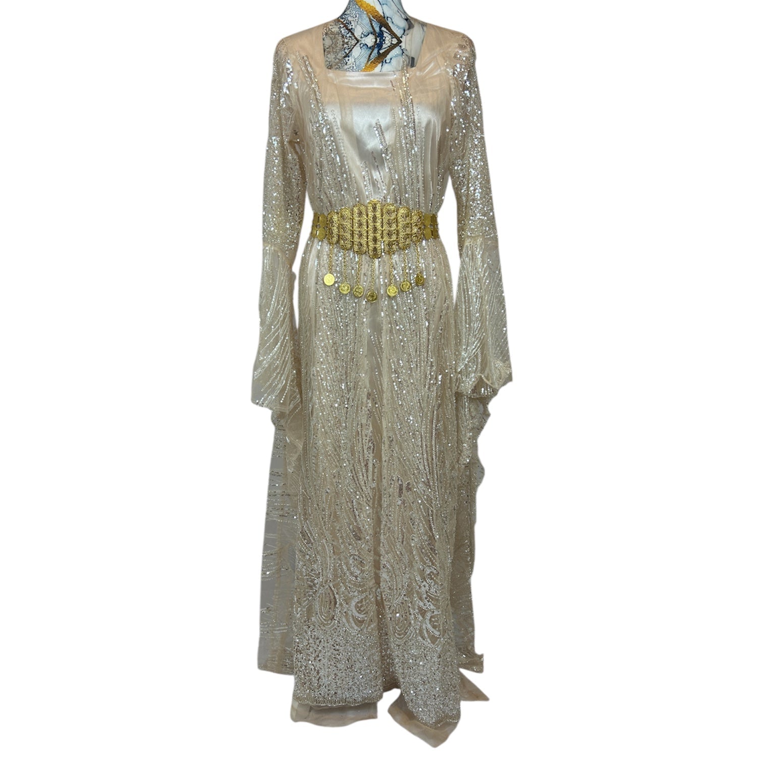 Kurdischer Luxus-Kaftan in Weiß – Handverziert & mit Goldstickerei Kurdish Fanshop